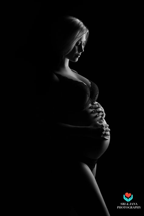 Low Key Lighting Silhouette, Artistic pregnancy photography in Chicago, Modern pregnancy portrait, maternity photo session ideas, Sri and Jana, Chicago maternity Photographer, minimalist vogue style, Chicago-pregnancy-photos, silhouette pregnancy, maternity photography workshop, Low Key Lighting Silhouette, How to take beautiful maternity photos Silouette Photography Maternity Diy, Silohette Pregnancy Photos, Low Key Maternity Photos, Maternity Photography Ideas Indoor Studio, Maternity Silhouette Photos, Modern Maternity Shoot Studio, Maternity Photography Ideas Studio, Classy Maternity Shoot, Modern Maternity Shoot