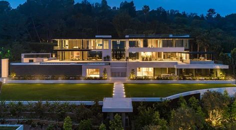 Jaw-dropping dream home overlooking the Los Angeles skyline Bel Air Road, Bel Air Mansion, Hollywood Hills Homes, Mega Mansions, Modern Mansion, Expensive Houses, Stephen Hawking, Luxury Homes Dream Houses, Design Case