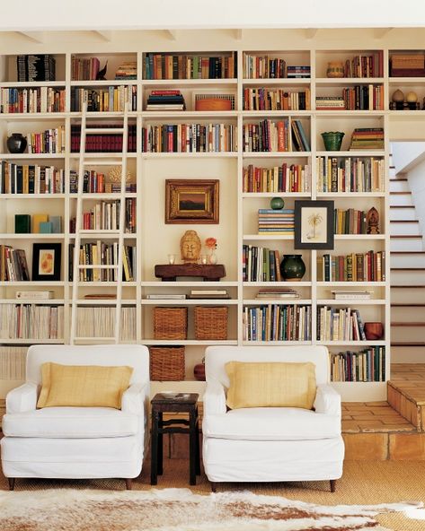 Elegant Arrangement These floor-to-ceiling bookcases are original to the house and hold various family objects such as woven baskets to keep family photos, book collections, and a display area. Book Shelf Styling, Dollhouse Library, Floor To Ceiling Bookshelves, Bookshelf Organization, Library Wall, Room Library, Bookshelf Styling, Wall Bookshelves, Book Wall