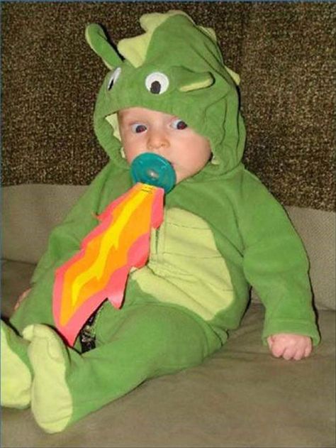 Dragon Easy DIY Kids Costume for a Toddler... Coolest Halloween Costume Contest Kids / Fun and Easy DIY Kids Costume Ideas Baby Dragon Costume, Karneval Diy, Costume Carnaval, Baby Kostüm, Fire Breathing Dragon, Fire Breathing, Baby Costume, Dragon Costume, Fantasias Halloween