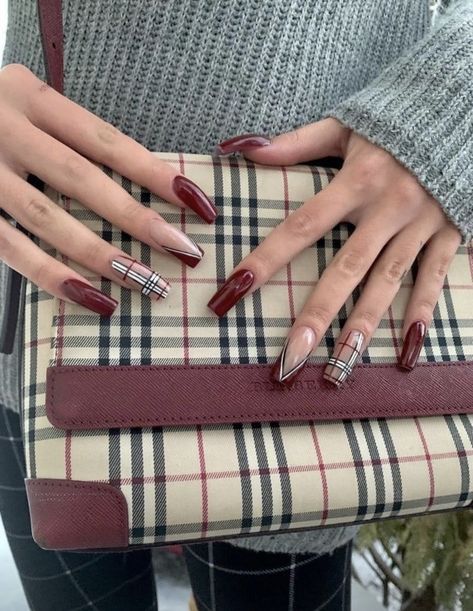 Burberry Nails, November Nail Designs, Plaid Nail Designs, Kutek Disney, Unghie Nail Art, Maroon Nails, Fall Gel Nails, Plaid Nails, Winter Nails Acrylic