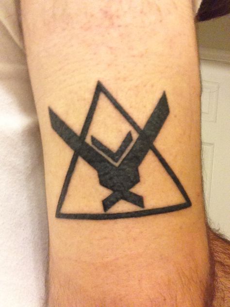 Noble Team logo from Halo Reach Halo Tattoos Game, Halo Reach Tattoo Ideas, Halo Legendary Tattoo, Halo 3 Tattoo, Halo Game Tattoo, Halo Reach Tattoo, Halo Tattoo Ideas, Halo Tattoos, Noble Tattoo