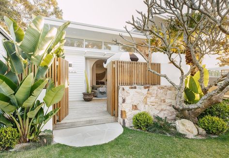 Boho Exterior, Australia Beach House, Kyal And Kara, House Design Trends, House Cladding, Beach House Exterior, Pool Landscape Design, Front Garden Design, Coastal Boho