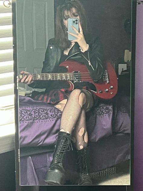 Fem Rockstar Aesthetic, Female Guitarist Outfit, Grunge Band Aesthetic Outfits, Rockstar Aesthetic Women, Bass Guitarist Aesthetic, Rockstar Core Outfit, Rock Core Outfit, Girl Bassist Aesthetic, Arabella Core Outfits