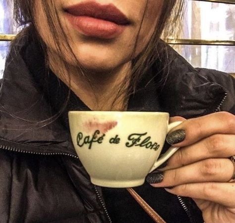 Studera Motivation, French Girl Aesthetic, Parisian Life, Living In Paris, Oui Oui, French Girl, What’s Going On, A Coffee, Dream Life