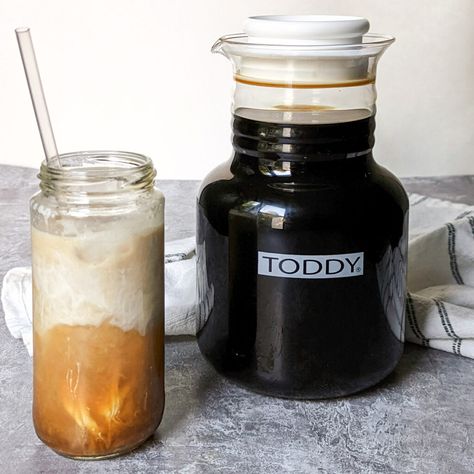 Toddy Cold Brew Recipe - Jamil Ghar Coffee Concentrate Recipe, Cold Brew Concentrate, Iced Matcha Green Tea, Blended Coffee Drinks, Iced White Chocolate Mocha, Best Cold Brew Coffee, Iced Coffee Recipes, Cinnamon Dolce Syrup, Cold Brew Coffee Recipe