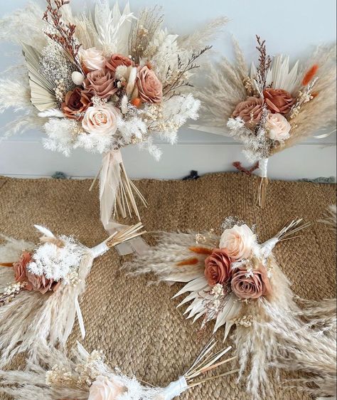 Bouquet Wedding Bride, Bouquets Bridesmaids, Western Themed Wedding, Gubahan Bunga, Dried Flowers Wedding, Boho Wedding Bouquet, Rustic Boho Wedding, Boho Wedding Flowers, Wedding Bouquets Bride