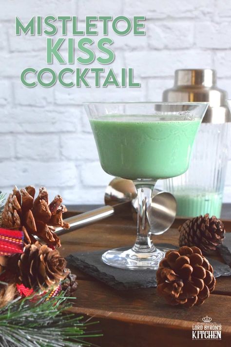 Mint Christmas Cocktail, Mint Drinks Alcohol, Mistletoe And Margaritas Party, Mint Cocktail Recipes, Creme De Menthe Drinks, Grinch Cocktails, Beef Masala, Kiss Cocktail, Xmas Cocktails