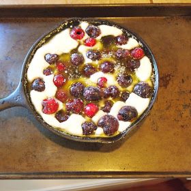 The Alchemist: Fresh Cherry Skillet Cobbler Fresh Cherry Cobbler, Gluten Free Pastries, Skillet Cobbler, Cherry Cobbler Recipe, Cherry Dump Cake, Cherry Crumble, Gluten Free Pastry, Bing Cherries, Blackberry Cobbler