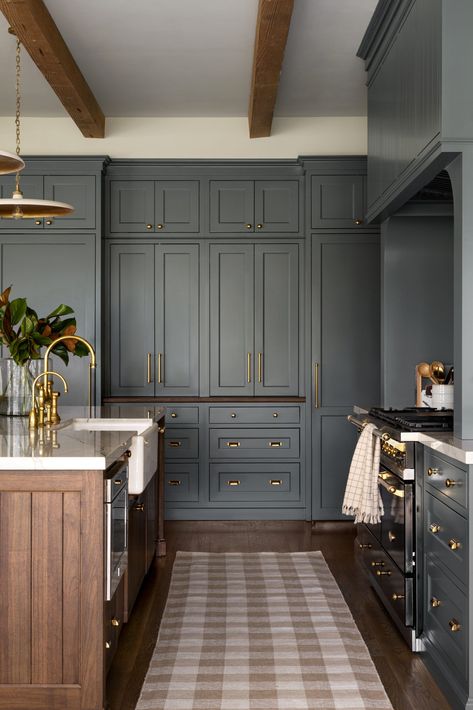 Moody kitchen with dark blue cabinetry Moody Cabinet Colors, Dark Grey Cabinets Kitchen, Dark Painted Cabinets, Blue Grey Kitchen Cabinets, Charcoal Cabinets, Tutor House, Navy Room, Studio Mcgee Kitchen, 2024 Design Trends