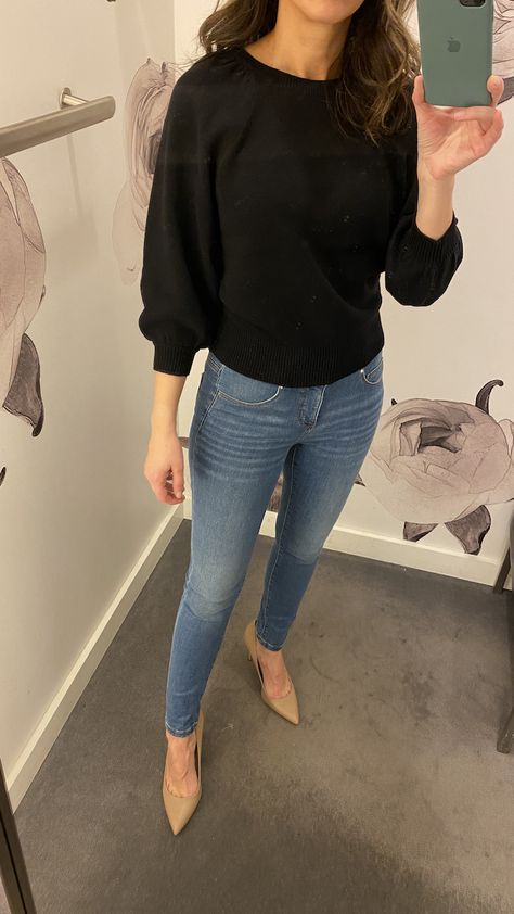 Casual Styling Women, Woman Casual Outfits Winter, Simple Looks Outfit, Winter Wear Outfits For Women, Black Top Outfit Casual, Casual Looks For Women, Casual Outfits With Jeans, Everyday Outfits Casual, Women Casual Outfits