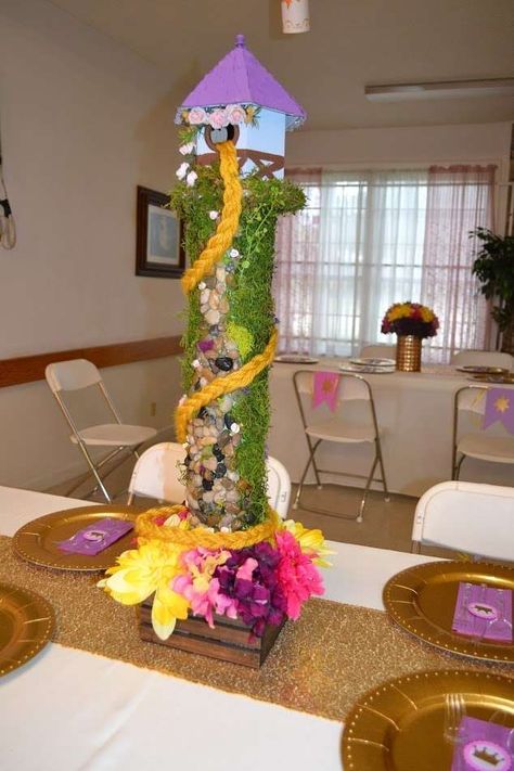 Rapunzel Centerpiece Ideas, Rapunzel Birthday Party Decorations, Tangled Decorations, Rapunzel Party Decorations, Rapunzel Birthday Party Ideas, Frozen Birthday Party Cake, Disney Princess Birthday Cakes, Tangled Birthday Party, Rapunzel Birthday