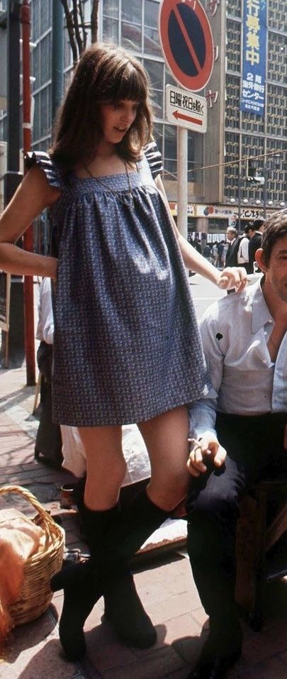 Iconic Jane Birkin Fashion Moments – Vanessa's Digital Dialogue Jane Birkin Fashion, 60 Fashion 60s Style, Birkin Blue, 70s Fashion Icons, French Street Style, Iconic Fashion Moments, Jane Birkin Style, 60s Mini Dress, Mode Pop