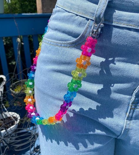 Sparkle Rainbow Kandi Belt Chain! Good for aesthetics kidcore, clowncore, and some much more! Comes in two variations: - 24 flowers long  - 30 flowers long Kandi Belt Chain, Pony Bead Designs, Rave Candies, Kandi Clothing, Flower Belt Chain, Kandi Belt, Kandi Aesthetic, Kandi Flower, Kandi Projects