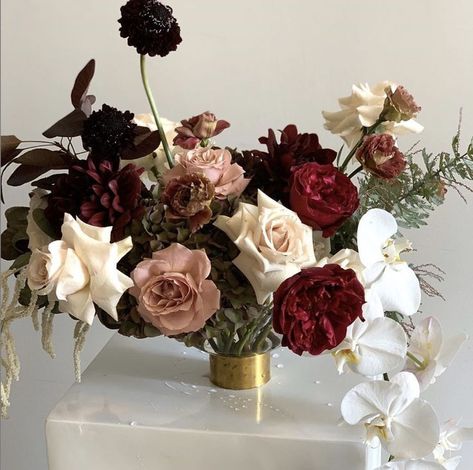 February Wedding Decorations, Moody Wedding Flowers, Dark Red Wedding, Table Florals, Burgundy And Blush Wedding, Fall Wedding Color Palette, February Wedding, Moody Wedding, Garden Party Wedding