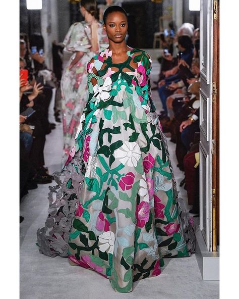 Maison Valentino Valentino Collection, 2019 Couture, Valentino Haute Couture, Valentino Couture, Spring Couture, Couture Week, Couture Runway, Celine Dion, Fashion Show Collection