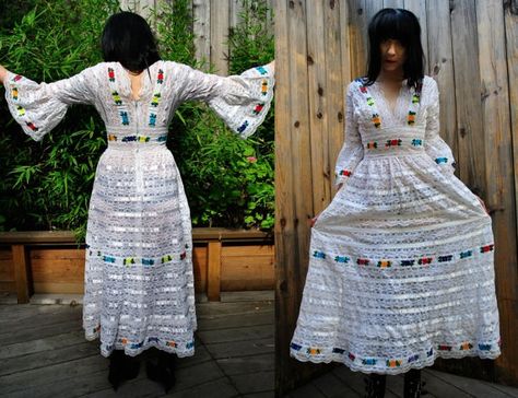 Chilean wedding dress Chilean Fashion, Chilean Wedding, Chilean Culture, Traditional Dance, Ding Dong, Traditional Wedding Dresses, Night Ideas, Juno, Traditional Wedding