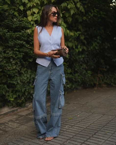 10 Refreshingly Chic Outfits That Prove Puddle Pants Are In Cargo Pants With Vest Outfit, Cargo Pants And Vest Outfits, Cargo Pants Chic Outfit, Puddle Pants Outfit, Puddle Jeans Outfit, Cargo Jeans Outfit Summer, Cargo Jeans Pants Outfit, Vest And Cargo Pants Outfit, Cargo Pants Jeans Outfit