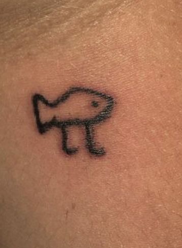 Henna Tattoo Designs Small Simple, Small Kanye Tattoo, Tiny Easy Stick And Poke Tattoos, Stick An Poke Tattoo, Cool Tattoos Patchwork, Best Stick And Poke Tattoos, Tiny Tattoos For Guys, Stick In Poke Ideas, Small Silly Tattoos For Women