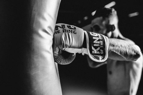 Boxing Pictures, Boxing Aesthetic, Boxing Photos, Boxing Practice, Boxer Aesthetic, Photography Boxes, Fitness Men, Sports Aesthetic, Sports Club