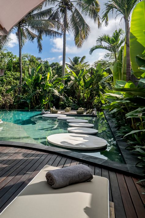 Our luxurious 4-bedroom villa is peacefully situated in the heart of a lush jungle paradise, offering a stunning backdrop for your dream vacation. 🌴🏡 Book now and have a memorable Bali experience that will last a lifetime! @alfredinbali 🙌 🛏️ 4 Bedrooms 🛁 4 Bathrooms 📍 Ubud, Bali #alfredinbali #VillaGabrielleUbud Bali Experience, Sunken Lounge, Jungle Paradise, Ubud Villas, Bali Retreat, Lush Jungle, Tropical House Design, Outdoor Pool Area, Vacation Villa