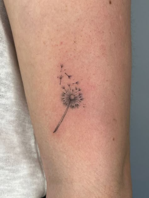 Dandelion Remembrance Tattoo, Dandelion With Ladybug Tattoo, Wish Tattoo Dandelions Small, Fineline Tattoo Dandelion, Fluffy Dandelion Tattoo, Dandelion Tattoo On Hand, Dandelion And Moon Tattoo, Dandeline Flower Tattoo, Behind The Ear Dandelion Tattoo