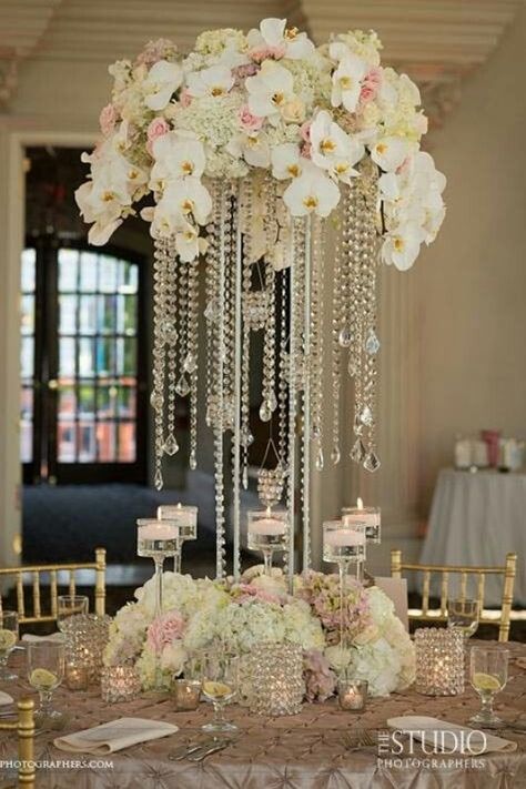 Crystal Centerpieces Wedding, Cheap Wedding Table Centerpieces, Wedding Table Decorations Centerpieces, Tall Wedding Centerpieces, Crystal Centerpieces, Event Centerpiece, Wallpaper Flower, Flower Centerpieces Wedding, Wedding Table Decorations