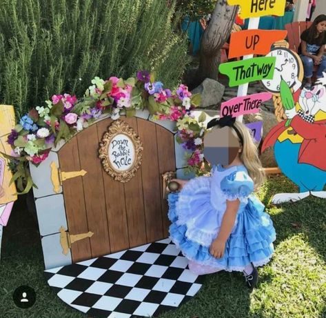 Alice In Wonderland Musical, Alice Halloween, Alice In Wonderland 1, Diy Fairy Door, Post Prom, Alice In Wonderland Tea Party Birthday, Fairytale Decor, Onederland Birthday Party, Fairy Garden Designs