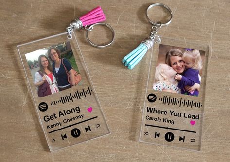 How to Make a Spotify Code Keychain Cricut DIY Tutorial Acrylic Laser Cut Design, Keychain Cricut, Spotify Code Keychain, How To Make Keychains, Keychain Template, Spotify Keychain, Keychain Svg, Cricut Help, Cricut Explore Projects