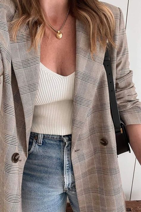 Discover 14+ chic plaid blazer outfits for women, ideal for both work and casual wear in fall 2023. Whether you own a brown, grey, black, or oversized blazer, we've got the right styling advice and outfit ideas just for you. Dive into the world of comfortable yet trendy fall outfits! Fashioninflux Outfits, Hannah Brownrigg, Chic Blazer Outfit, Plaid Blazer Outfit, Youtube Inspiration, Blazer Outfit Ideas, Lydia Rose, Womens Plaid Blazer, Clay Pigeon Shooting