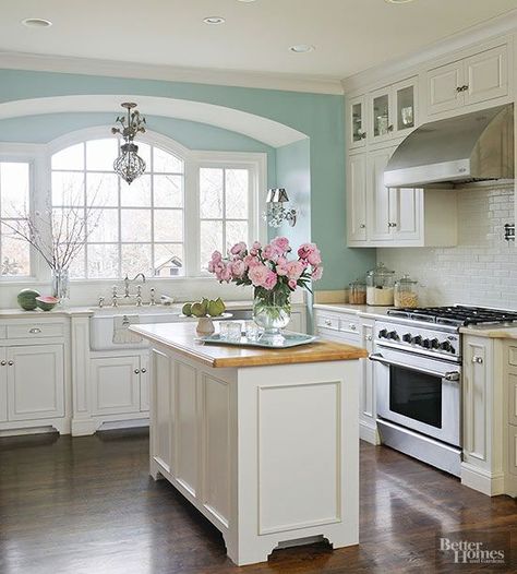 Pale blue and white tile creates a relaxed cottage-style kitchen. Popular Kitchen Paint Colors, Cocina Shabby Chic, Casa Vintage, Kitchen Paint Colors, Popular Kitchens, Chic Kitchen, Shabby Chic Kitchen, Kitchen Redo, Trendy Kitchen