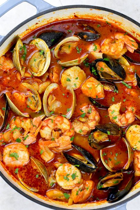 Large pot of cioppino. Authentic Cioppino Recipe, Cioppino Recipe Easy, Seven Fishes Recipes, Seafood Cioppino, Soup Recipes Homemade, Cioppino Recipe, Chicken Soup Recipes Homemade, Fish Stew Recipes, Seafood Stew Recipes