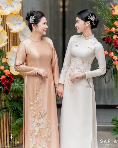 Mongolian Clothing, Vietnamese Wedding, Ao Dai Vietnam, Simple Bridesmaid Dresses, Vietnamese Dress, Wedding Plan, Wedding Decor Style, Bridal Hairstyles, Tea Ceremony