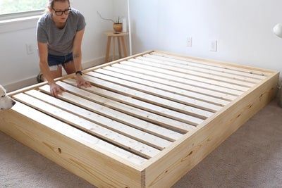 Diy Low Platform Bed, Queen Bed Platform, Bed Industrial, Diy Platform Bed Frame, Build A Platform Bed, Making A Bed Frame, Diy King Bed, Diy King Bed Frame, Platform Bed Plans