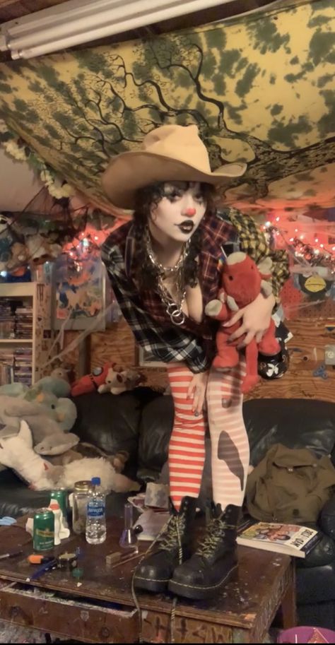 Rat In Clown Costume, Female Rodeo Clown, Cowboy Clown Costume, Jester Halloween Costumes Female, Rodeo Clown Outfit, Modern Clown Outfit, Old Clown Costume, How To Make A Clown Hat, Grunge Clown Outfit