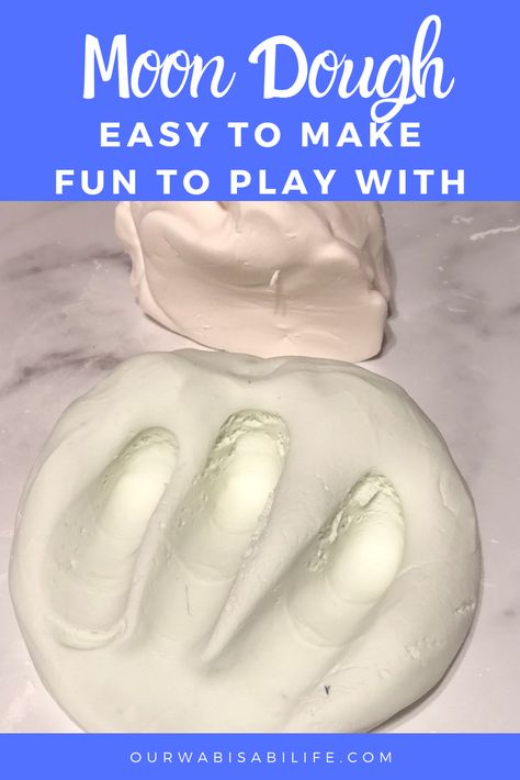 Looking for a play dough recipe that is no cook? This moon dough recipe is a homemade play dough recipe made with only 2 ingredients, conditioner, and cornstarch, and is silky soft. #craft #crafts #playdoh #playdough #moondough Play Dough Recipe With Alum, Crafts With Cornstarch, Fluffy Play Dough Recipe, Moon Dough With Flour, Soft Dough Recipe, Moon Dough Recipe Flour, Homemade Playdough Recipe No Cook, No Cook Play Dough Recipes, Moon Playdough