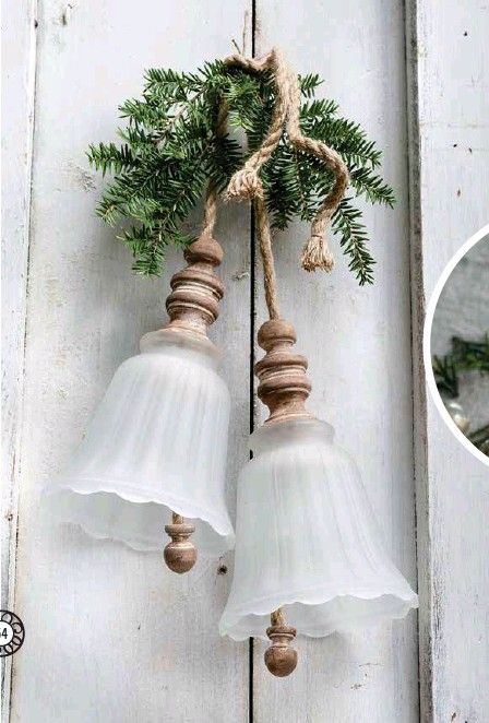 Vintage Scale Decor Ideas, Make Chandelier, Jul Diy, Chandelier Shade, Front Porch Christmas Decor Ideas, Porch Christmas Decor Ideas, Hemma Diy, Porch Christmas Decor, Front Porch Christmas