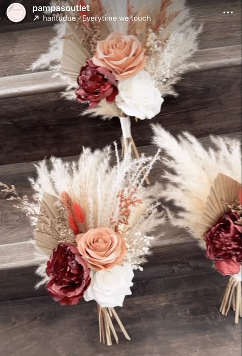 Western Boho Bridesmaid Bouquet, Pampas Grass With Red Roses, Dusty Pink Western Wedding, Western Pink Wedding, Pink Western Wedding, Aisle Bouquets, Bouquet With Feathers, Pampas Grass Wedding Bouquet, Dried Floral Bouquet