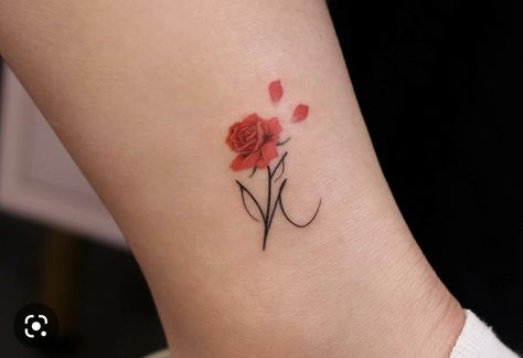 Mix of letter K and a rose K Initial Tattoo, Letter K Tattoo, Letter S Tattoo, Best Couple Tattoos, Cute Tattoos On Wrist, K Initial, Simple Arm Tattoos, Petit Tattoo, M Tattoos