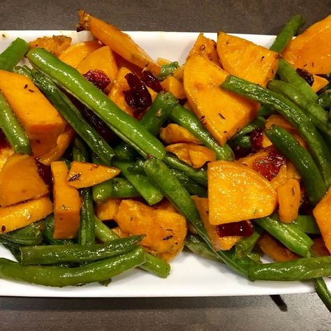 Roasted Green Beans and Sweet Potatoes with Cranberries - Anita's Table Talk Green Bean Sweet Potato Recipes, Sweet Potato And Green Beans, Green Beans And Sweet Potatoes, Sweet Potatoes And Green Beans, Green Beans With Cranberries, Oven Green Beans, Sweet Potato Green Beans, Inflammatory Meals, Oven Roasted Green Beans