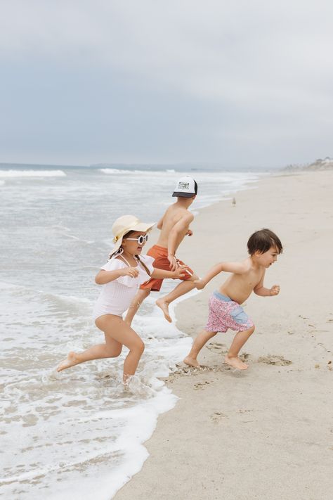 Surfer Kids, Family Beach Trip, Running On The Beach, Beach Family Photos, Kids Vacation, Beach Shoot, Beach Activities, Kids Photoshoot, Kids Running