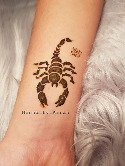 Scorpion Henna Tattoo, Henna Scorpion, Scorpion Henna, Henna On Thigh, Lion Henna, Animal Henna Designs, Henna Animals, Thigh Henna, Small Henna Tattoos