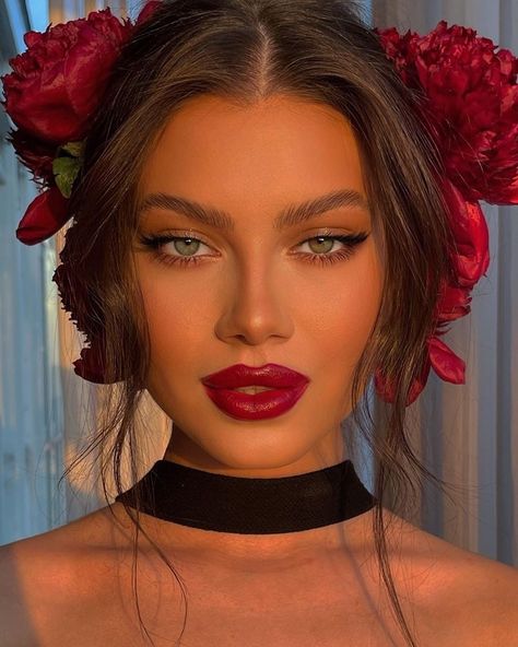 Red Lipstick Makeup Looks, Red Lips Makeup Look, Maquillage On Fleek, Eyeliner Tips, Red Lipstick Makeup, Date Night Makeup, Beauty Night, Red Lip Makeup, Makeup Transformation