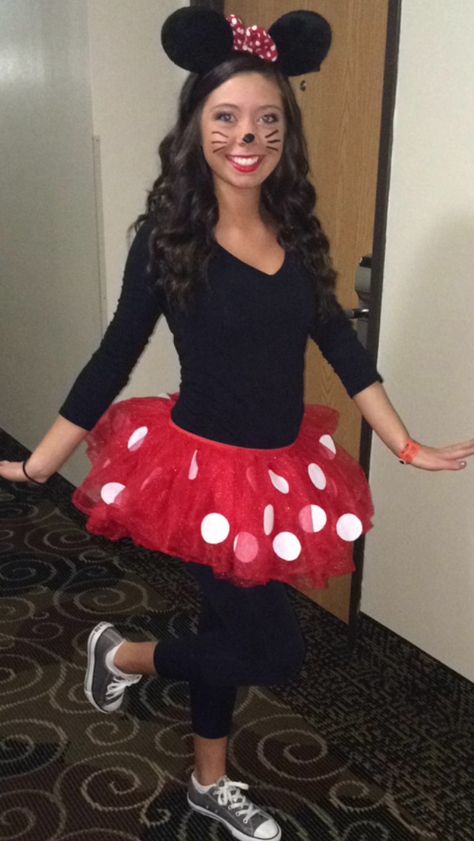 Minnie Mouse halloween costume Minnie Mouse Costume Diy, Disfraz Minnie Mouse, Minnie Mouse Halloween Costume, Minnie Costume, Costumes For Work, Halloween Costumes For Work, Minnie Mouse Costume, Diy Costumes Women, Best Friend Halloween Costumes