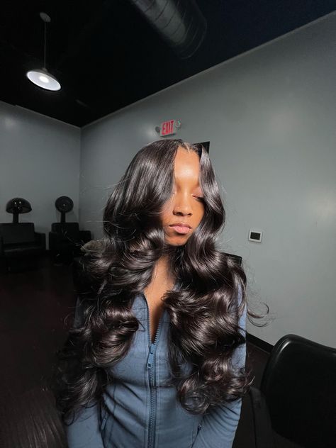 Middle part curls😍 Middle Part Lace Front With Curls, Middle Part Leave Out With Curls, Middle Part With Beach Waves, Curly Middle Part Leave Out, Cute Weaves For Black Women, Sweep Hair Styles, Black Buss Down Middle Part Wig, 30 Inch Sew In Weave Body Wave, Middle Part Curls Quick Weave