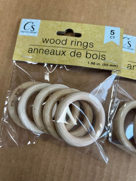 Wood Ring Ornaments Diy, Crafts Using Wooden Rings, Wooden Rings Diy Projects, Wood Ring Crafts Ideas, Wood Ring Crafts, Wooden Ring Crafts, Wood Rings Diy, Curtain Rings Crafts, Wooden Rings Diy