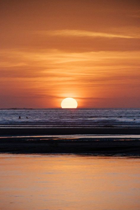 Check out the best tips for chasing sunsets by #sunsetchaser Kristen M. Brown, Samba to the Sea! AND some gorgeous sunsets in Costa Rica!