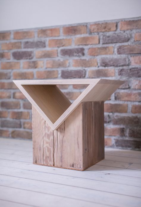 Triangle Table, Desain Furnitur Modern, Wood Shop Projects, Wood Furniture Diy, Diy Wood Projects Furniture, Woodworking Furniture, Diy Patio Furniture, Diy Pallet Furniture, Solid Wood Furniture