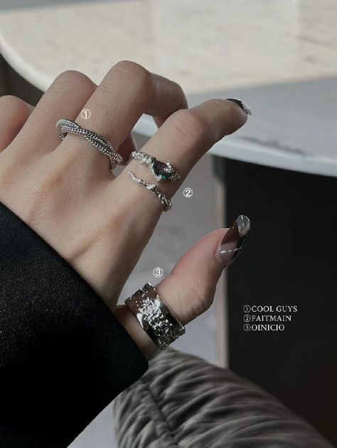 Girl Rings, Savage Girl, Alchemy Of Souls, Jewelry Photography Styling, Pretty Jewelry Necklaces, Wolf Jewelry, Pattern Ring, Jewelry Accessories Ideas, Finger Rings