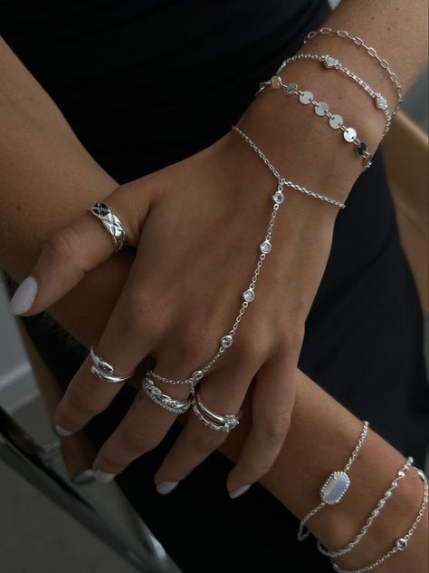 Silver Hand Chain, Chunky Silver Jewellery, Evry Jewels, Jewelry Closet, Hand Chain Jewelry, Finger Bracelets, Hand Chain Bracelet, Luxe Jewelry, Beaded Jewelry Designs